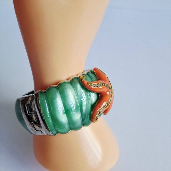 New Angelique De Paris gold plated starfish green bangle bracelet. - Picture 14 of 17